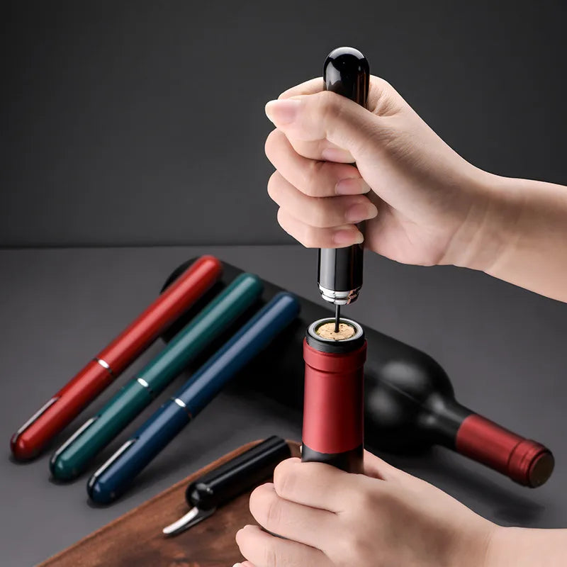 Usando o abridor por pressão na garrafa de vinho