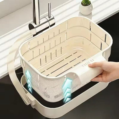Cesta coadora dobrável na mão